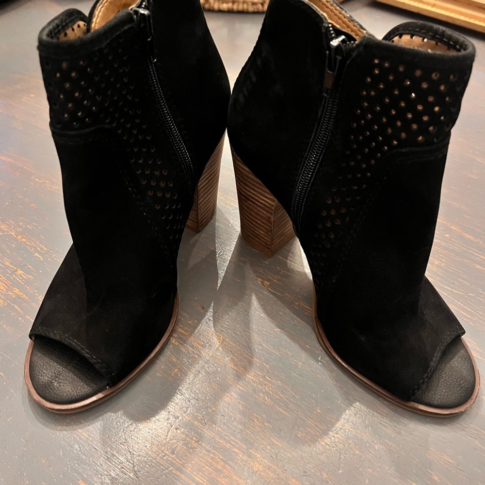 Lucky Brand Suede Ankle Boots/ Peep toe size 7.5M